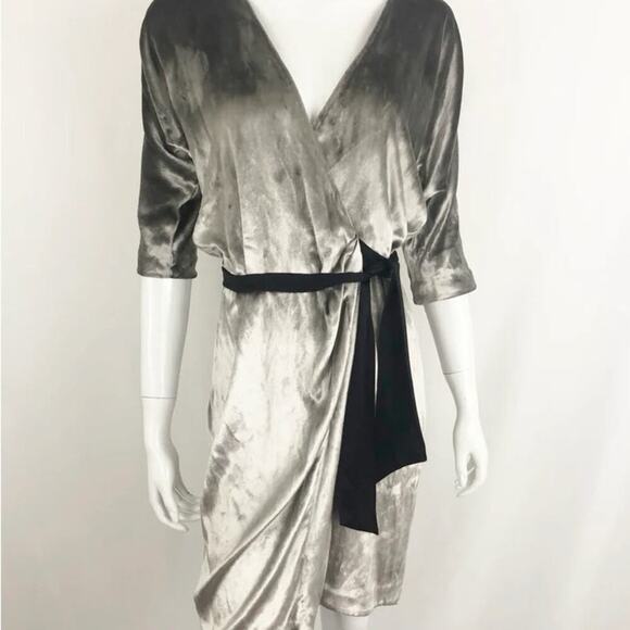 Diane von Furstenberg Velvet Wrap Dress Size 12 - Picture 1 of 9